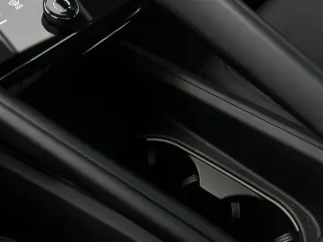 PORSCHE Macan 4 PANO PASM SHZ