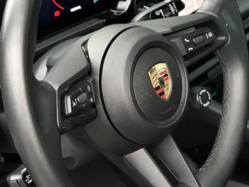 PORSCHE Macan 4 PANO PASM SHZ