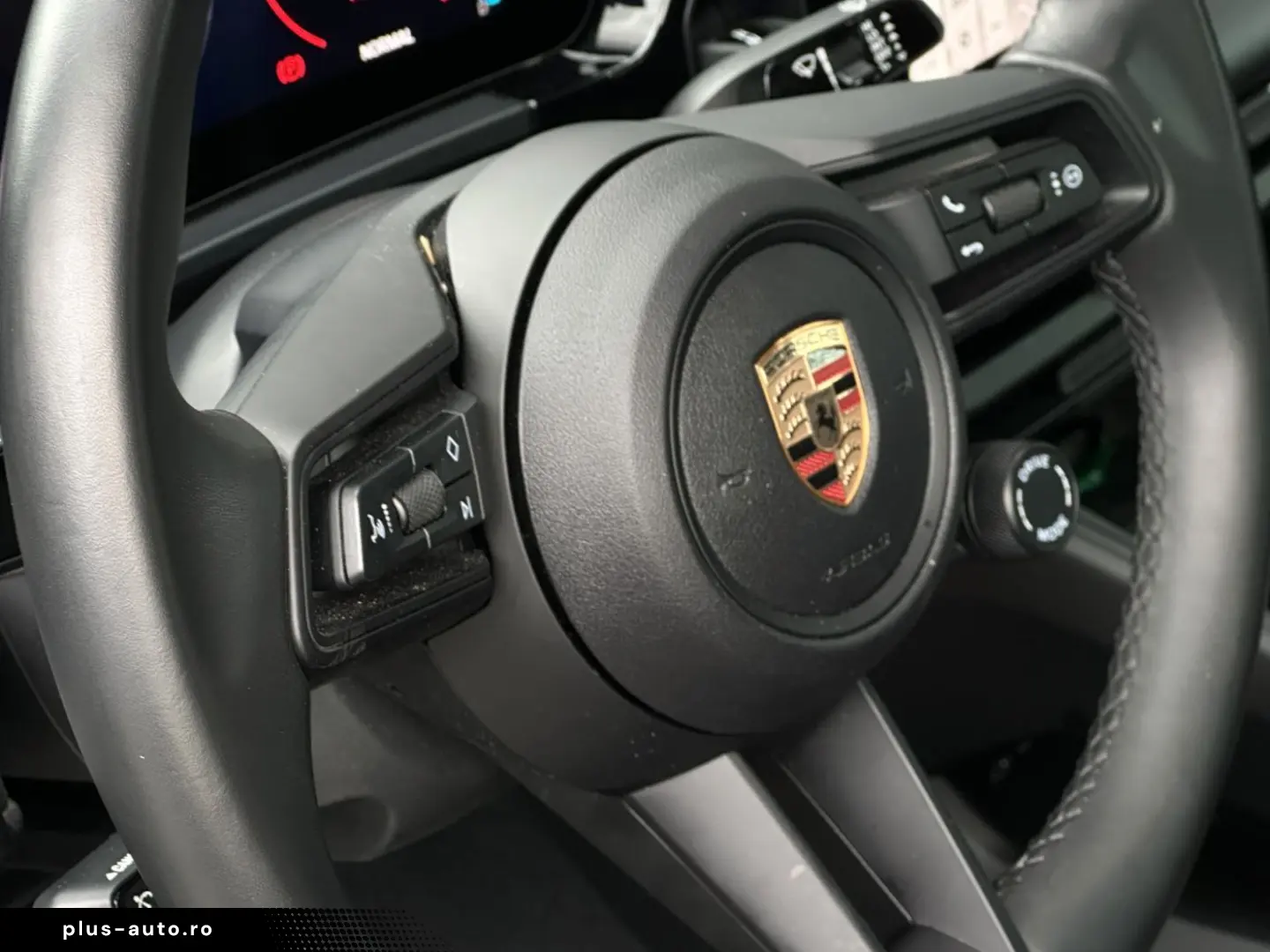 PORSCHE Macan 4 PANO PASM SHZ