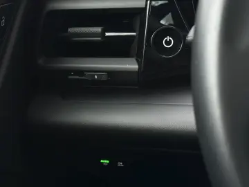 PORSCHE Macan 4 PANO PASM SHZ