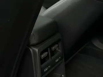 PORSCHE Macan 4 PANO PASM SHZ