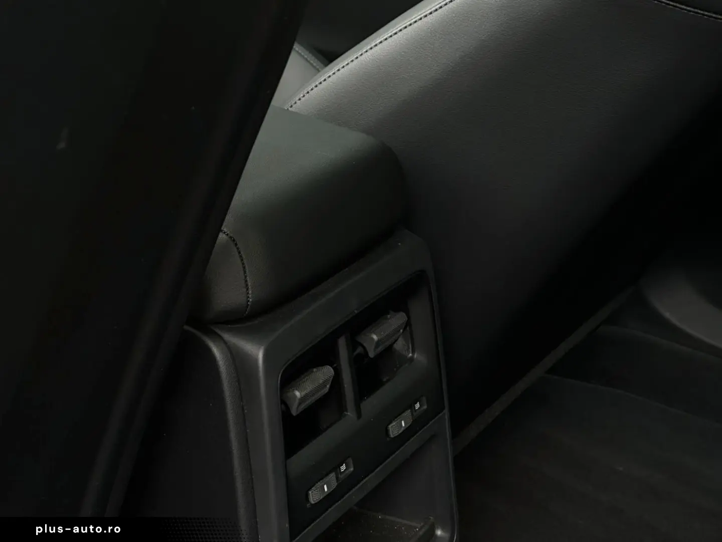 PORSCHE Macan 4 PANO PASM SHZ