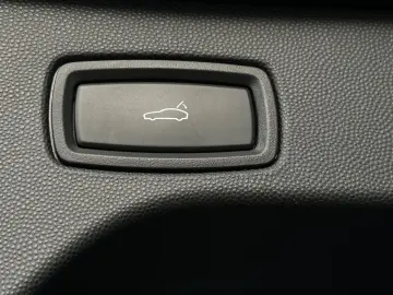 PORSCHE Macan 4 PANO PASM SHZ