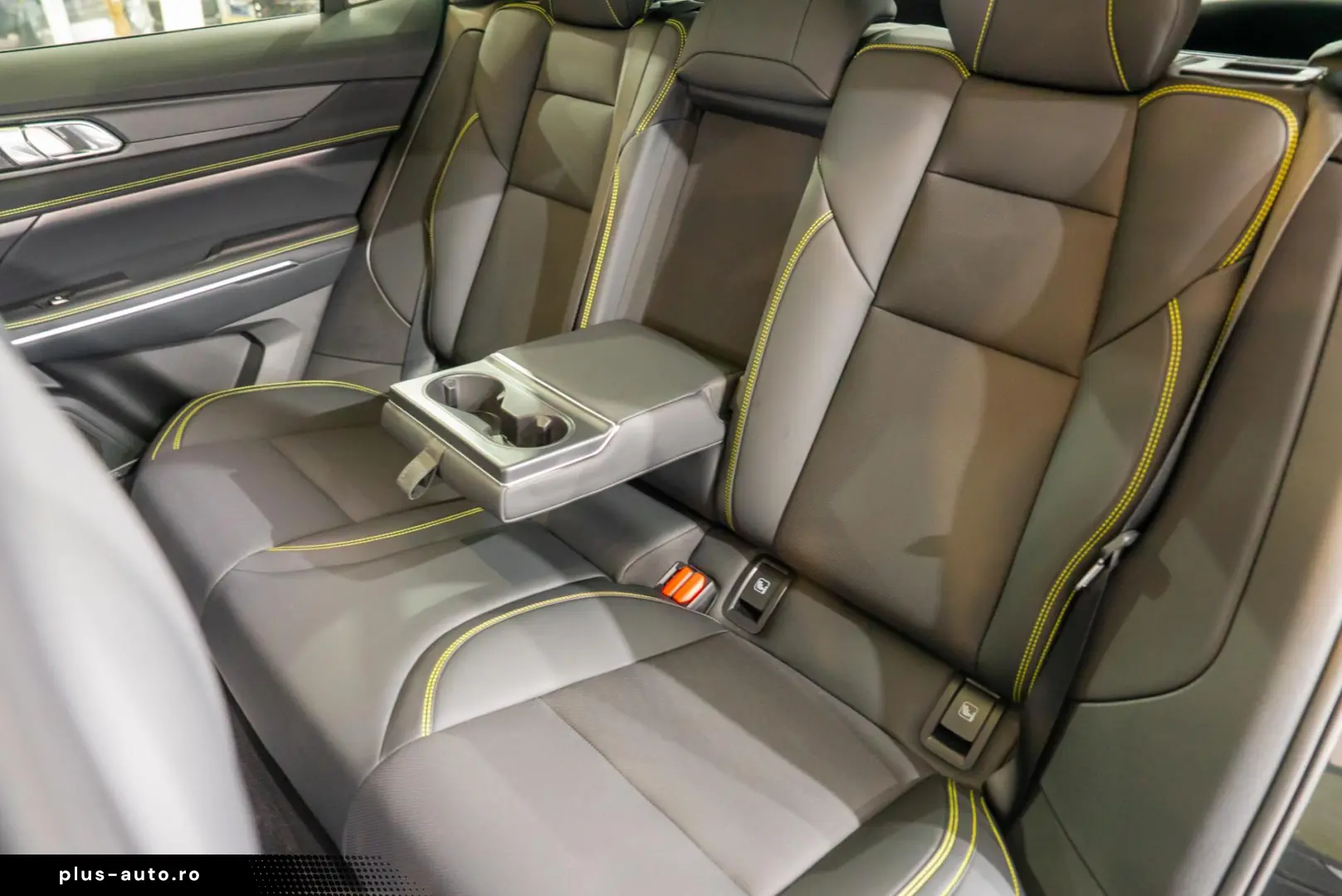LYNK & CO LYNK & CO 1.5 PHEV A T 7DCT FWD PHEV MY25