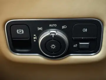 ASTON MARTIN DB12 Volante