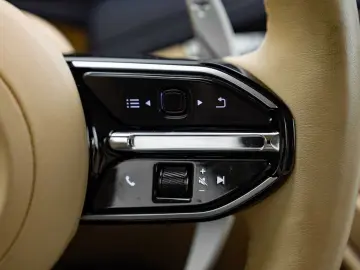 ASTON MARTIN DB12 Volante