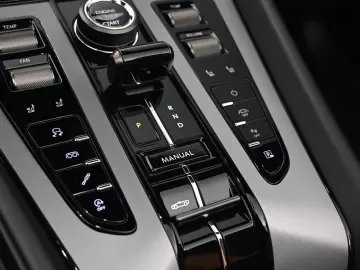 ASTON MARTIN DB12 Volante Dark Chrome Full PPF