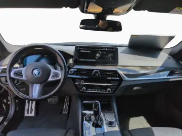 BMW 530e M Sport HuD ACC AHK LCProf Kamera AdapLED