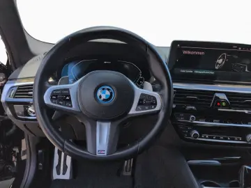BMW 530e M Sport HuD ACC AHK LCProf Kamera AdapLED