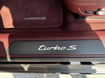 Porsche Panamera Turbo S E-Hybrid   SportDesign schwarz