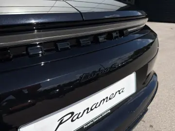 Porsche Panamera Turbo S E-Hybrid   SportDesign schwarz