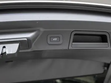 LAND ROVER Range Rover Velar P250 Dynamic SE LED PANO 360