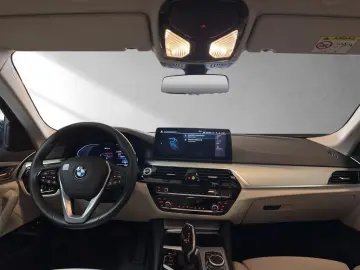 BMW 530E A