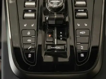 ASTON MARTIN DBX707 Black Interior & Exterior