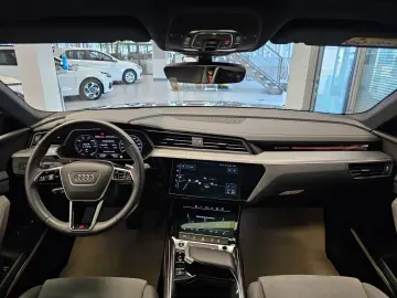 AUDI etron 55 S-Line AHK Pano-Dach Kamera Head-Up