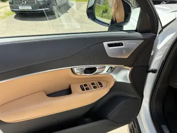 VOLVO XC90 Recharge T8 Ultimate Dark AWD