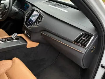 VOLVO XC90 Recharge T8 Ultimate Dark AWD