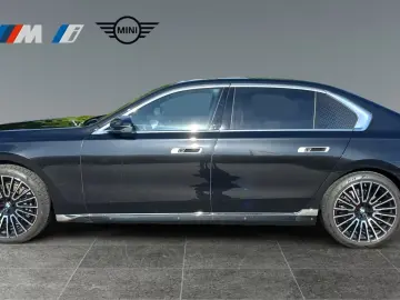 BMW 740d xDrive Fond Entertainment 21 Zoll Individua