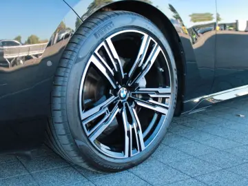 BMW 740d xDrive M Sport PanoSky Multi FondExperience