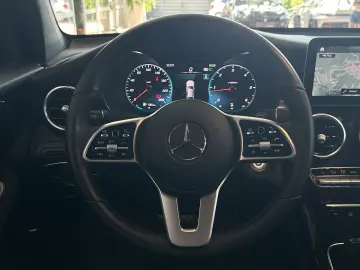 MERCEDES-BENZ GLC 220 d 4Matic Leder R.Cam Navi ACC SHZ LED