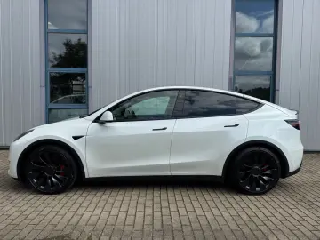 TESLA Model Y Performance AWD  AHK