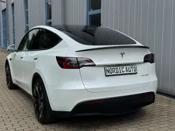 TESLA Model Y Performance AWD  AHK
