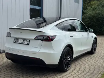 TESLA Model Y Performance AWD  AHK
