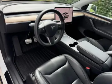 TESLA Model Y Performance AWD  AHK