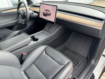 TESLA Model Y Performance AWD  AHK