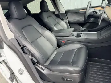 TESLA Model Y Performance AWD  AHK