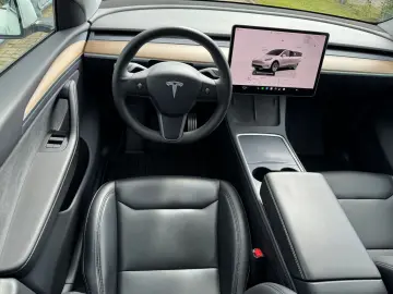 TESLA Model Y Performance AWD  AHK