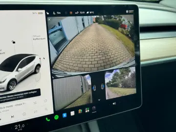 TESLA Model Y Performance AWD  AHK