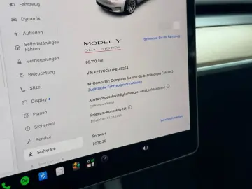 TESLA Model Y Performance AWD  AHK