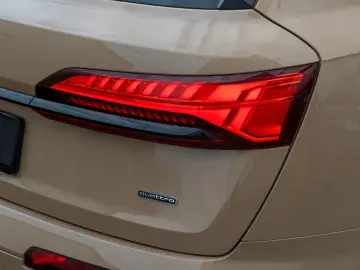 AUDI Q7 60 TFSIe SLINE.MATRIX.PANO.LUFTF.HUD.AHK.2STÜ