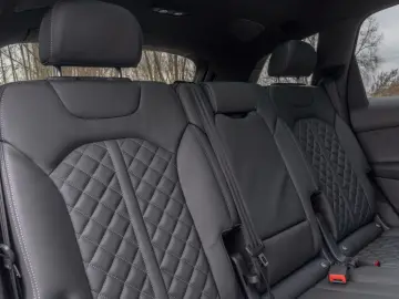 AUDI Q7 60 TFSIe SLINE.MATRIX.PANO.LUFTF.HUD.AHK.2STÜ
