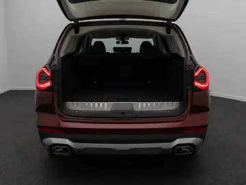 BMW X3 xD30e Laser Kamera HUD DAB HiFi AHK Komfort