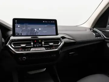 BMW X3 xD30e Laser Kamera HUD DAB HiFi AHK Komfort