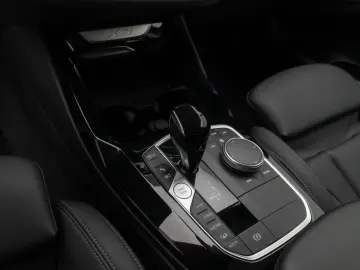 BMW X3 xD30e Laser Kamera HUD DAB HiFi AHK Komfort