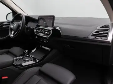 BMW X3 xD30e Laser Kamera HUD DAB HiFi AHK Komfort
