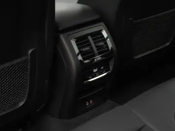 BMW X3 xD30e Laser Kamera HUD DAB HiFi AHK Komfort