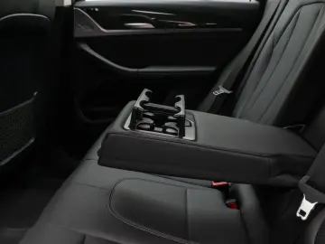 BMW X3 xD30e Laser Kamera HUD DAB HiFi AHK Komfort