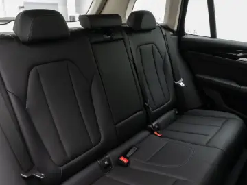 BMW X3 xD30e Laser Kamera HUD DAB HiFi AHK Komfort