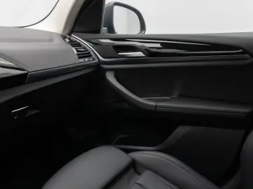 BMW X3 xD30e Laser Kamera HUD DAB HiFi AHK Komfort