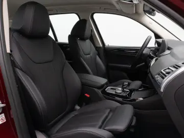 BMW X3 xD30e Laser Kamera HUD DAB HiFi AHK Komfort