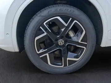 VW Touareg 3.0 TDI 4 Motion R-Line Black Style eUPE