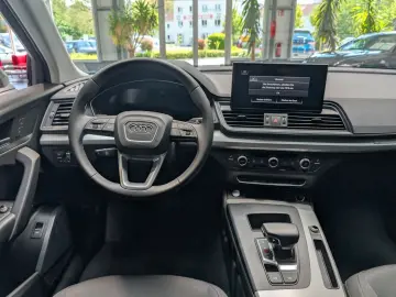 AUDI Q5 40 TDI quattro S tronic S line 1.Hand
