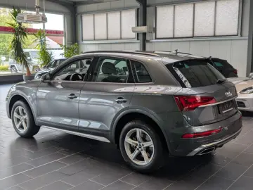 AUDI Q5 40 TDI quattro S tronic S line 1.Hand