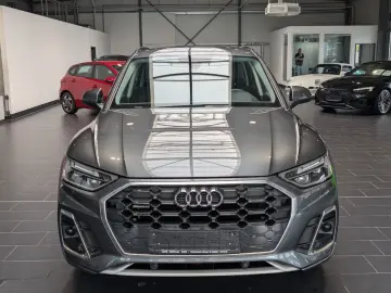 AUDI Q5 40 TDI quattro S tronic S line 1.Hand