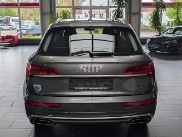 AUDI Q5 40 TDI quattro S tronic S line 1.Hand