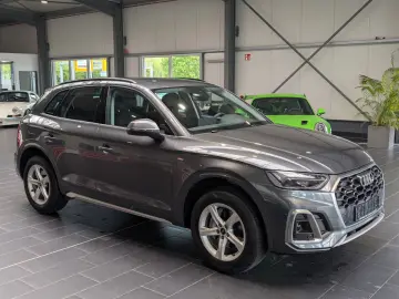 AUDI Q5 40 TDI quattro S tronic S line 1.Hand